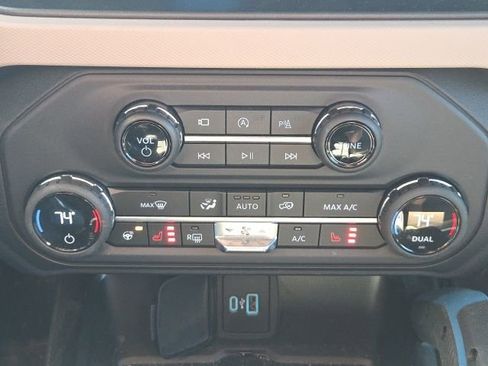 Used 2023 Ford Bronco Wildtrak image 28