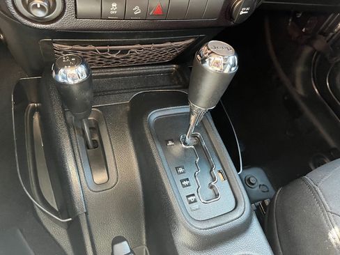 Used 2018 Jeep Wrangler Unlimited Sport S image 15