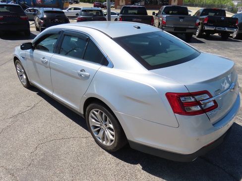 Used 2015 Ford Taurus Limited FWD image 26