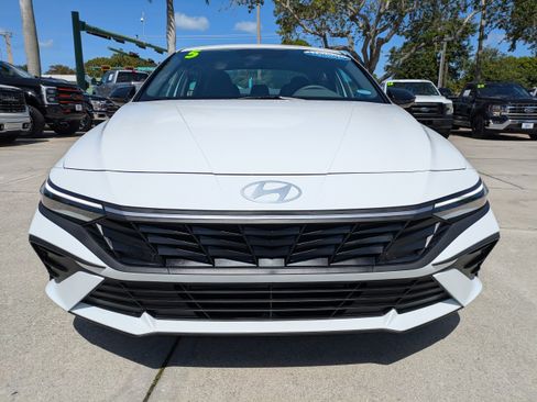 Used 2025 Hyundai Elantra Sport FWD image 8