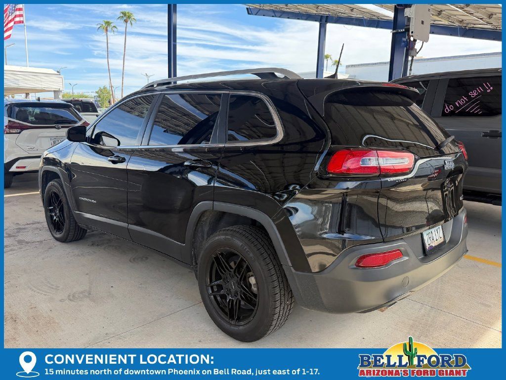 Used 2018 Jeep Cherokee Latitude Plus FWD image 3