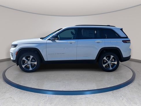 New 2025 Jeep Grand Cherokee Limited w/ Trailer Tow Package AWD/4WD image 8