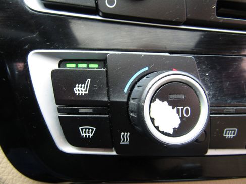 Used 2018 BMW 330i xDrive Sedan w/ Premium Package image 29