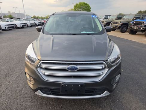 Used 2017 Ford Escape SE FWD image 2