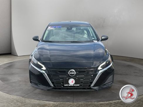Used 2024 Nissan Altima 2.5 SV FWD image 2