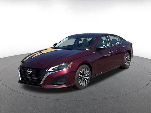 Used 2025 Nissan Altima 2.5 SV image 3