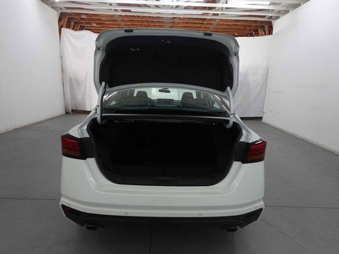 Used 2024 Nissan Altima 2.0 SR FWD image 30
