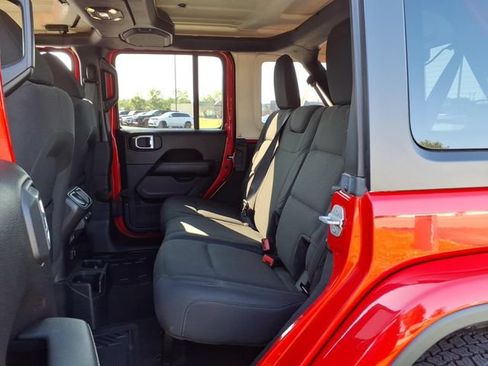 Used 2020 Jeep Wrangler Unlimited Sahara AWD/4WD image 28