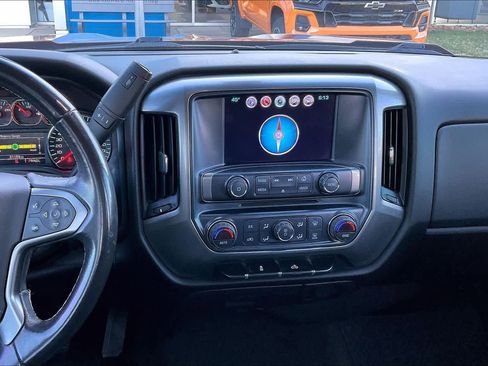 Used 2018 Chevrolet Silverado 1500 LT w/ LT Eassist Package image 8