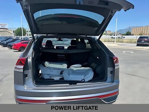 Used 2024 Volkswagen Atlas Cross Sport SE AWD/4WD image 17