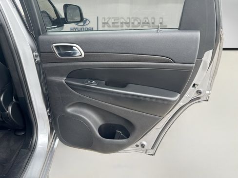 Used 2017 Jeep Grand Cherokee Altitude RWD image 28