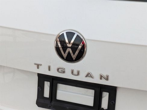 Used 2022 Volkswagen Tiguan SE image 9