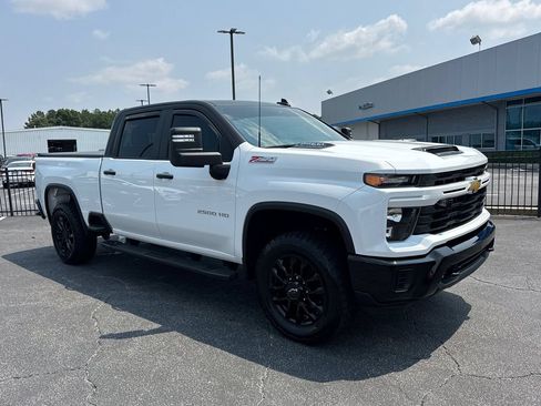Used 2024 Chevrolet Silverado 2500 Custom w/ Custom Convenience Package AWD/4WD image 4