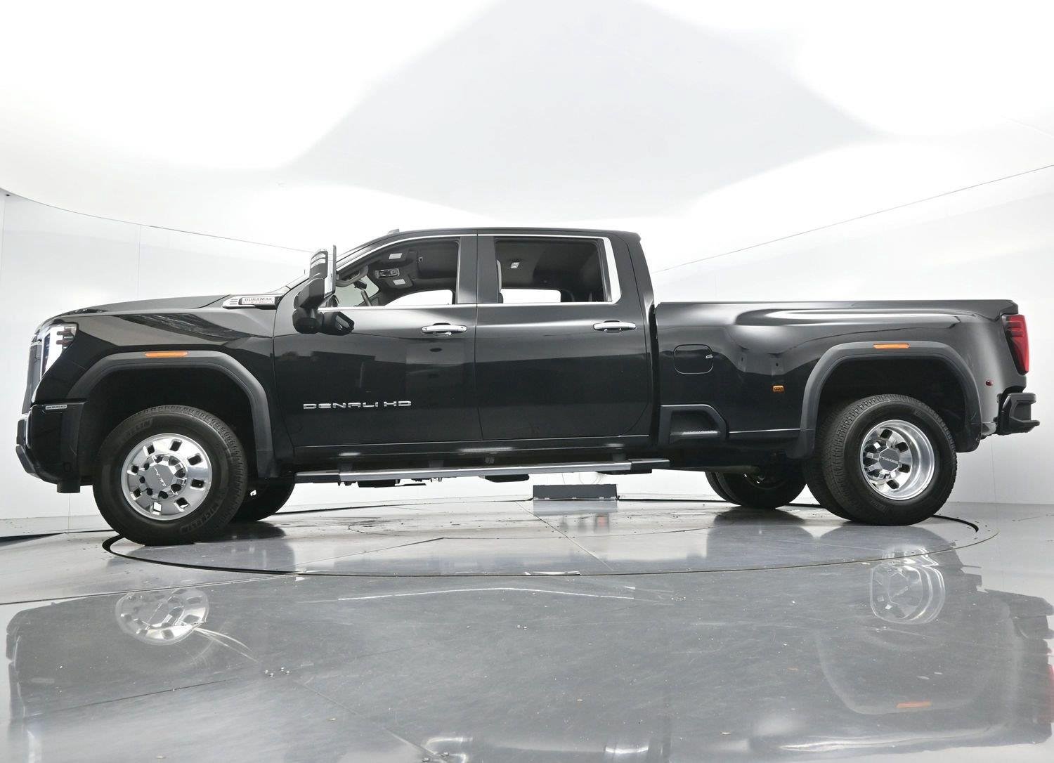 Used 2024 GMC Sierra 3500 Denali w/ Denali Reserve Package AWD/4WD image 45
