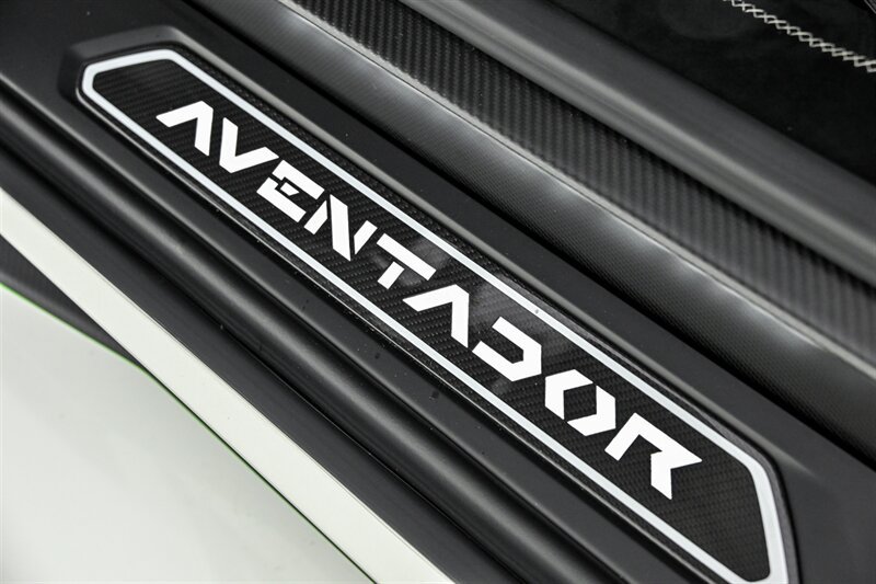 Used 2020 Lamborghini Aventador SVJ AWD/4WD image 46