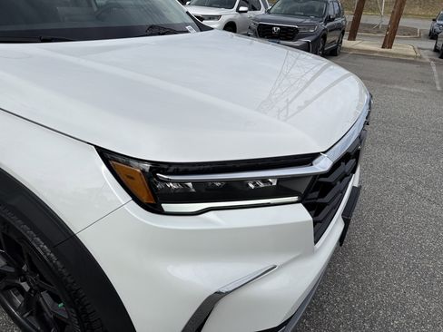 New 2025 Honda Pilot Touring image 11