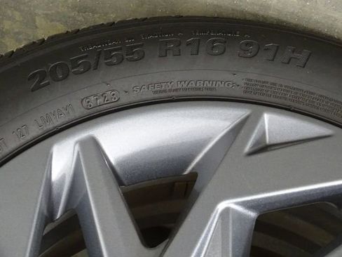 Used 2024 Hyundai Elantra SEL image 40