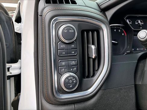 Used 2021 GMC Sierra 1500 AT4 w/ AT4 Premium Package AWD/4WD image 31