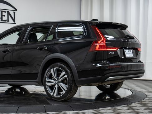 Used 2024 Volvo V60 B5 Cross Country Plus image 29