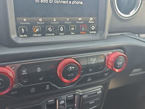 Used 2020 Jeep Gladiator Overland AWD/4WD image 3