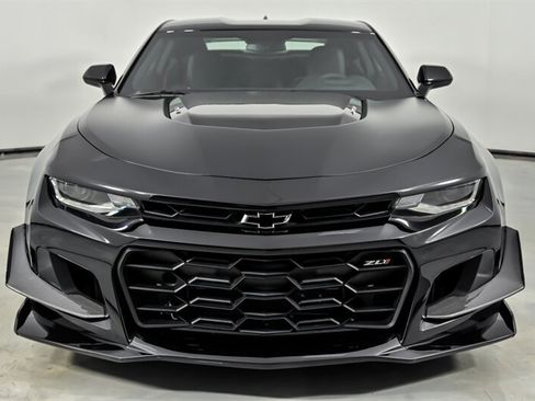 Used 2019 Chevrolet Camaro ZL1 RWD image 5