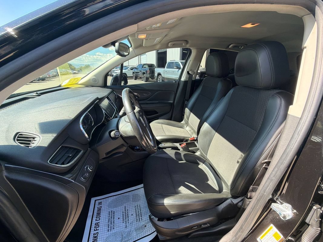 Used 2021 Buick Encore Preferred AWD/4WD image 9