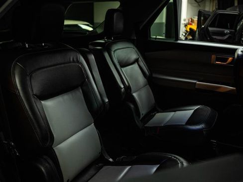 Used 2022 Ford Explorer XLT w/ Equipment Group 202A image 13