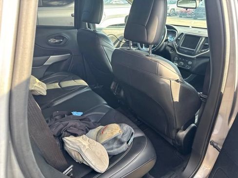 Used 2018 Jeep Cherokee Latitude Plus FWD image 19