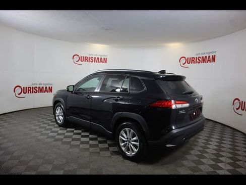 Used 2022 Toyota Corolla Cross LE AWD/4WD image 6