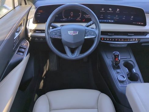 Used 2024 Cadillac XT4 Premium Luxury image 16