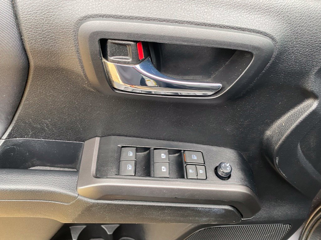 Used 2022 Toyota Tacoma TRD Off-Road AWD/4WD image 12