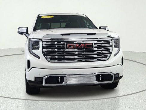 Used 2024 GMC Sierra 1500 Denali w/ Technology Package AWD/4WD image 2