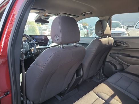 Used 2025 Chevrolet Trax RS FWD image 12