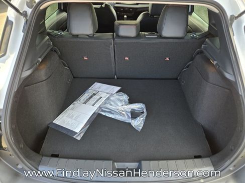 Used 2025 Nissan Kicks SR AWD/4WD image 14