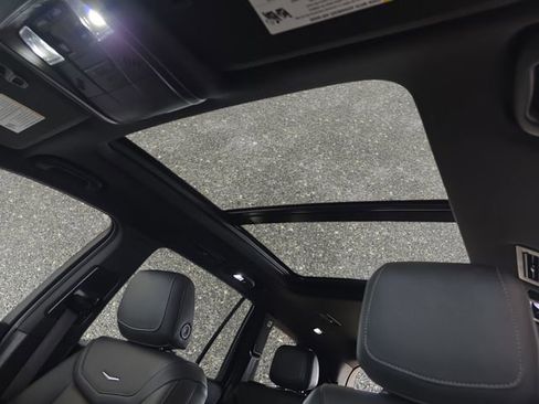 Certified 2022 Cadillac XT6 Luxury w/ LPO, Floor Liner Package image 31