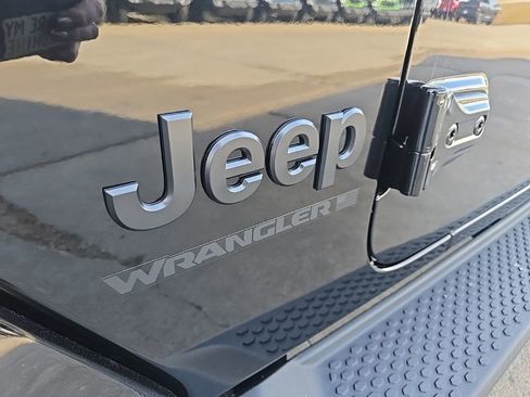 New 2026 Jeep Wrangler Unlimited Sahara AWD/4WD image 18