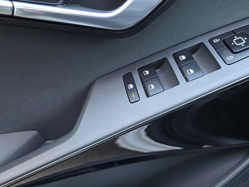 Used 2023 Kia Niro EX w/ EX Cold Weather Package FWD image 11