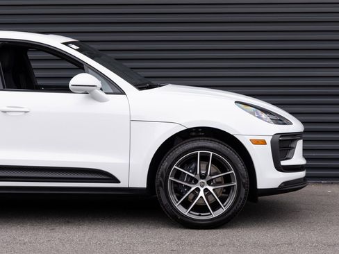 Certified 2026 Porsche Macan AWD/4WD image 9
