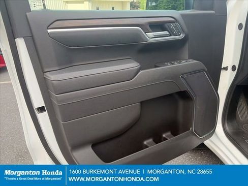 Used 2025 GMC Sierra 1500 SLT AWD/4WD image 13