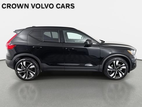 Used 2023 Volvo XC40 B4 Ultimate image 5