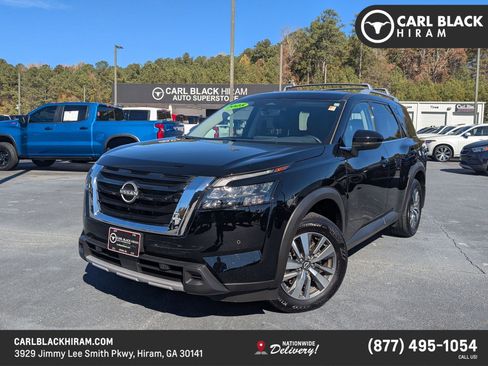 Used 2025 Nissan Pathfinder SL image 1