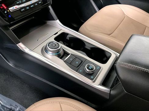 Used 2023 Ford Explorer Limited image 17