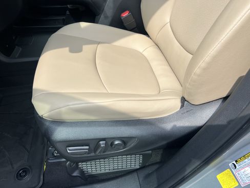 Used 2021 Toyota Sienna XLE FWD image 18