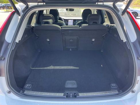 Used 2022 Volvo XC60 B5 Momentum image 31