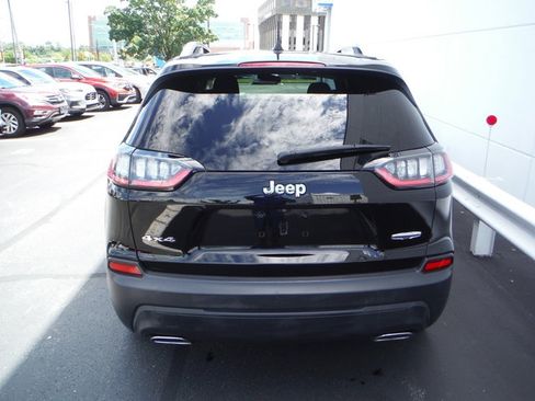 Used 2019 Jeep Cherokee Latitude Plus w/ Cold Weather Group AWD/4WD image 8