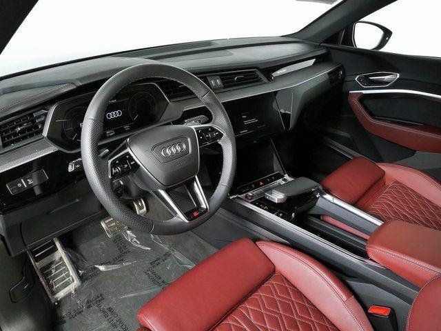 Used 2024 Audi SQ8 e-tron Premium Plus w/ Black Optic Package AWD/4WD image 5
