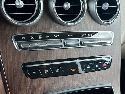Certified 2022 Mercedes-Benz GLC 300 image 23