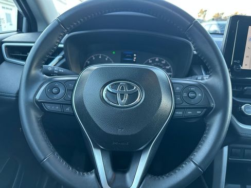 Used 2025 Toyota Corolla Cross LE image 27