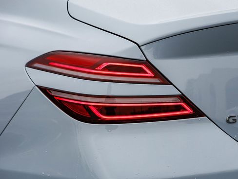 Used 2022 Genesis G70 3.3T image 8