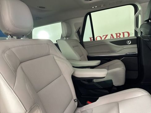 New 2025 Lincoln Navigator Reserve image 23